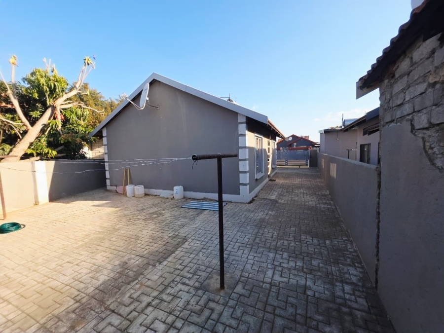 2 Bedroom Property for Sale in Boitekong North West
